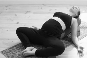 yoga_prenatal_am.jpg